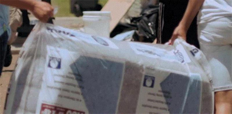 15岁男孩8年收集3万条牛仔裤用来造房子，只为保护地球！