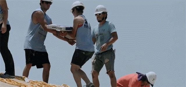 15岁男孩8年收集3万条牛仔裤用来造房子，只为保护地球！