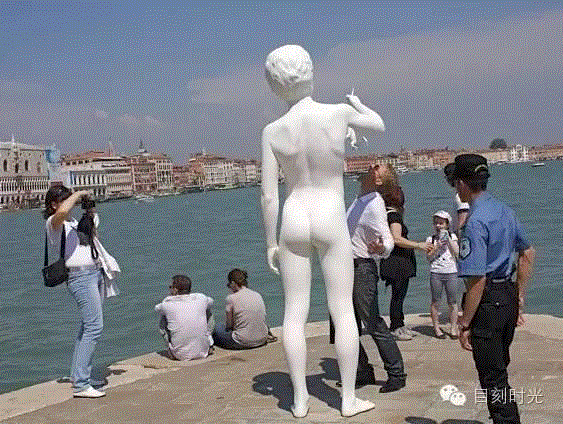 阿波罗杀蜥蜴 | 查尔斯·雷