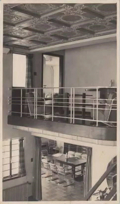 论及上海的现代建筑，我们不能忽略这一位幕后推动者