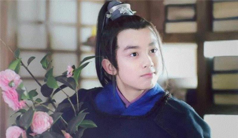 从极品小萌娃变身长腿美少年,吴磊用一个干净的帅字贯穿始终!