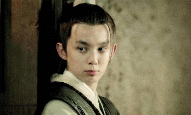 从极品小萌娃变身长腿美少年,吴磊用一个干净的帅字贯穿始终!