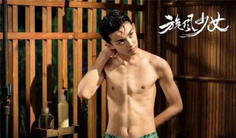 从极品小萌娃变身长腿美少年,吴磊用一个干净的帅字贯穿始终!