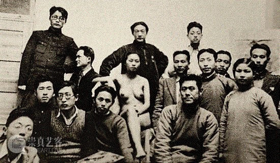 文章开篇提到的《课堂摄影》。1936年徐悲鸿、吴作人、艾中信等摄于中央大学艺术系人体写生教室。