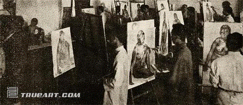 北京国立艺术专门学校西洋画系人体油画写生课的教学情形。