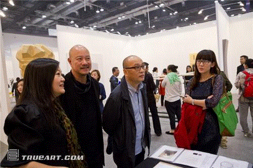 CIGE 2014 艺术家叶永青、张晓刚参观预展