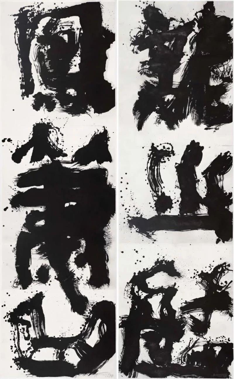 《龙山艋，凤箫曲》，宣纸、墨，2016，474 x 145cm x 2,在3画廊艺术家 l 知美术馆《万物-魏立刚个展》开幕,魏立刚,美术馆,万物,书法,汉字,丙烯,魏氏,魔块,美学,宣纸