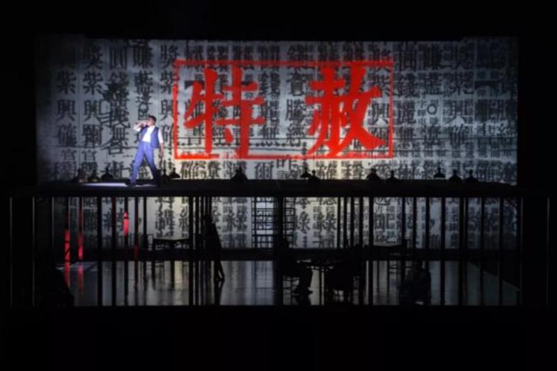 剧评丨话剧《特赦》：展旧时奇案 观当下人心,剧评丨话剧,特赦,旧时,奇案,人心,施剑翘,舞台,法庭,人物,戏剧