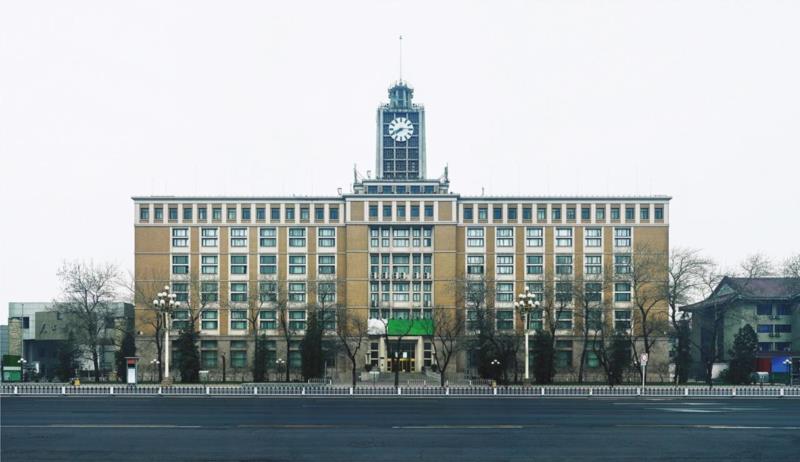 理想No.11（电报大楼）,评论 | 顾铮论王国锋的艺术实践——“乌托邦”、“人素”奇观与历史真相的精度,王国锋,奇观,乌托邦,顾铮,精度,建筑,意志,意识形态,美学,铝板