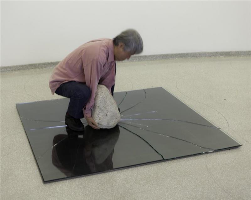 李禹焕于2011年在古根海姆创作《关系项》，他将于“挑战的灵魂”再次进行该作品的创作，供图：所罗门·