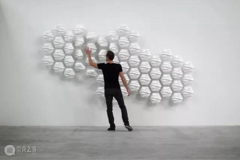 交互装置 | Thibaut sld，让墙面泛起波纹,装置,sld,墙面,波纹,模块,动作,墙体,材料,六边形,波浪