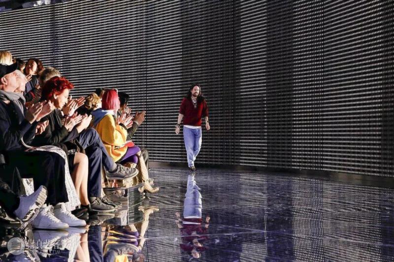 在经历了地狱、洪水、新生之后,Gucci的秀场上开始创世纪了。,Gucci,秀场,新生,地狱,洪水,面具,Hermaphrodite,Michele,希腊,秋冬