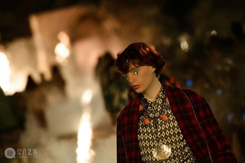 在经历了地狱、洪水、新生之后,Gucci的秀场上开始创世纪了。,Gucci,秀场,新生,地狱,洪水,面具,Hermaphrodite,Michele,希腊,秋冬