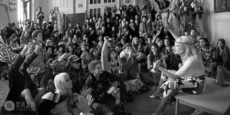 在经历了地狱、洪水、新生之后,Gucci的秀场上开始创世纪了。,Gucci,秀场,新生,地狱,洪水,面具,Hermaphrodite,Michele,希腊,秋冬