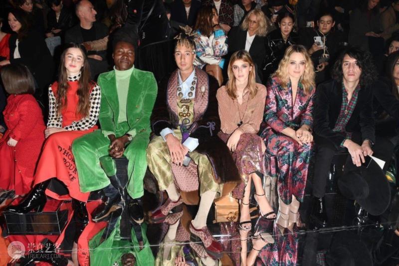 在经历了地狱、洪水、新生之后,Gucci的秀场上开始创世纪了。,Gucci,秀场,新生,地狱,洪水,面具,Hermaphrodite,Michele,希腊,秋冬