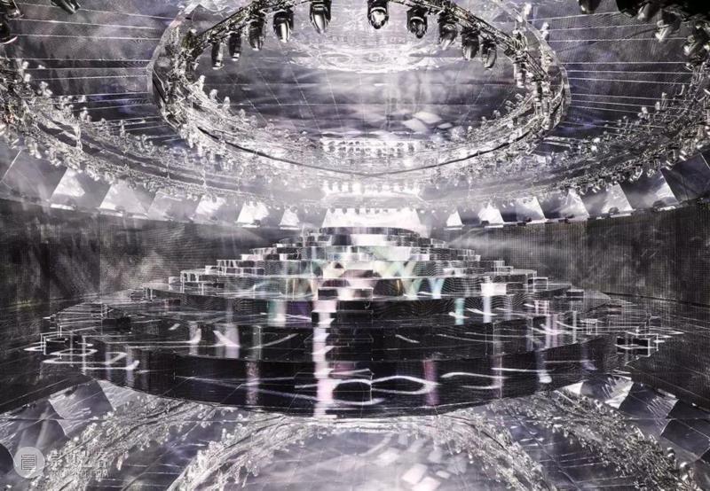 在经历了地狱、洪水、新生之后,Gucci的秀场上开始创世纪了。,Gucci,秀场,新生,地狱,洪水,面具,Hermaphrodite,Michele,希腊,秋冬