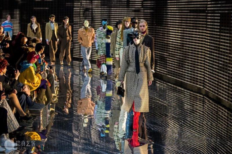 在经历了地狱、洪水、新生之后,Gucci的秀场上开始创世纪了。,Gucci,秀场,新生,地狱,洪水,面具,Hermaphrodite,Michele,希腊,秋冬