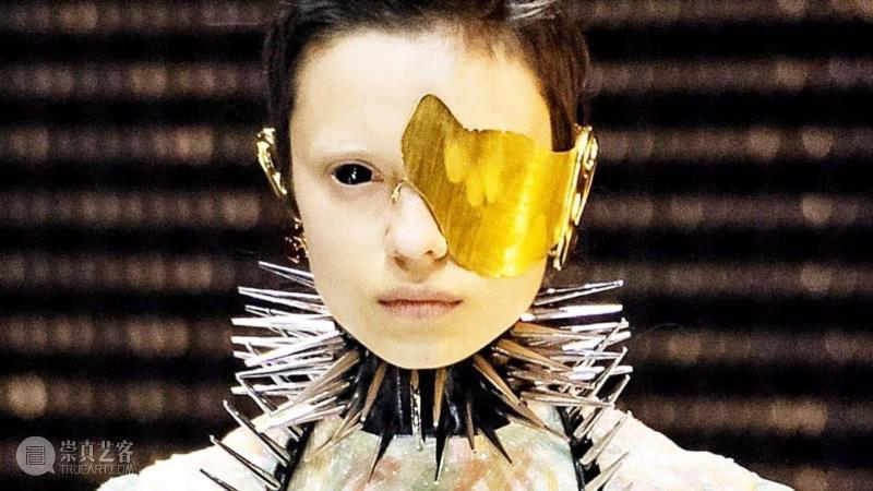 ,在经历了地狱、洪水、新生之后,Gucci的秀场上开始创世纪了。,Gucci,秀场,新生,地狱,洪水,面具,Hermaphrodite,Michele,希腊,秋冬