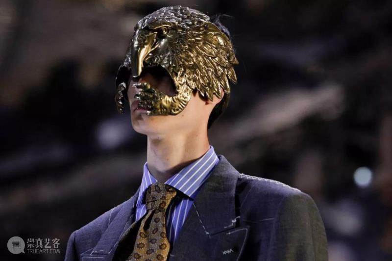 在经历了地狱、洪水、新生之后,Gucci的秀场上开始创世纪了。,Gucci,秀场,新生,地狱,洪水,面具,Hermaphrodite,Michele,希腊,秋冬
