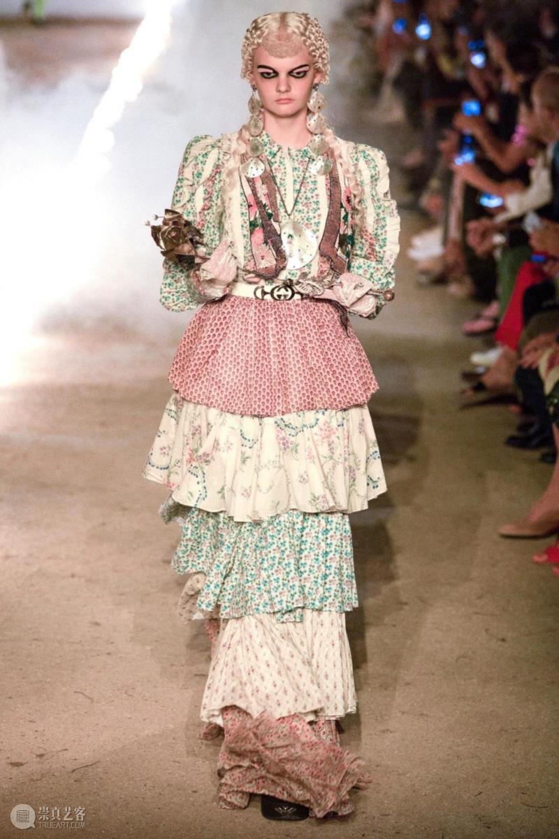 在经历了地狱、洪水、新生之后,Gucci的秀场上开始创世纪了。,Gucci,秀场,新生,地狱,洪水,面具,Hermaphrodite,Michele,希腊,秋冬