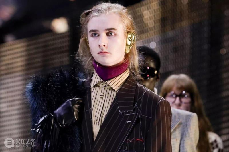 在经历了地狱、洪水、新生之后,Gucci的秀场上开始创世纪了。,Gucci,秀场,新生,地狱,洪水,面具,Hermaphrodite,Michele,希腊,秋冬