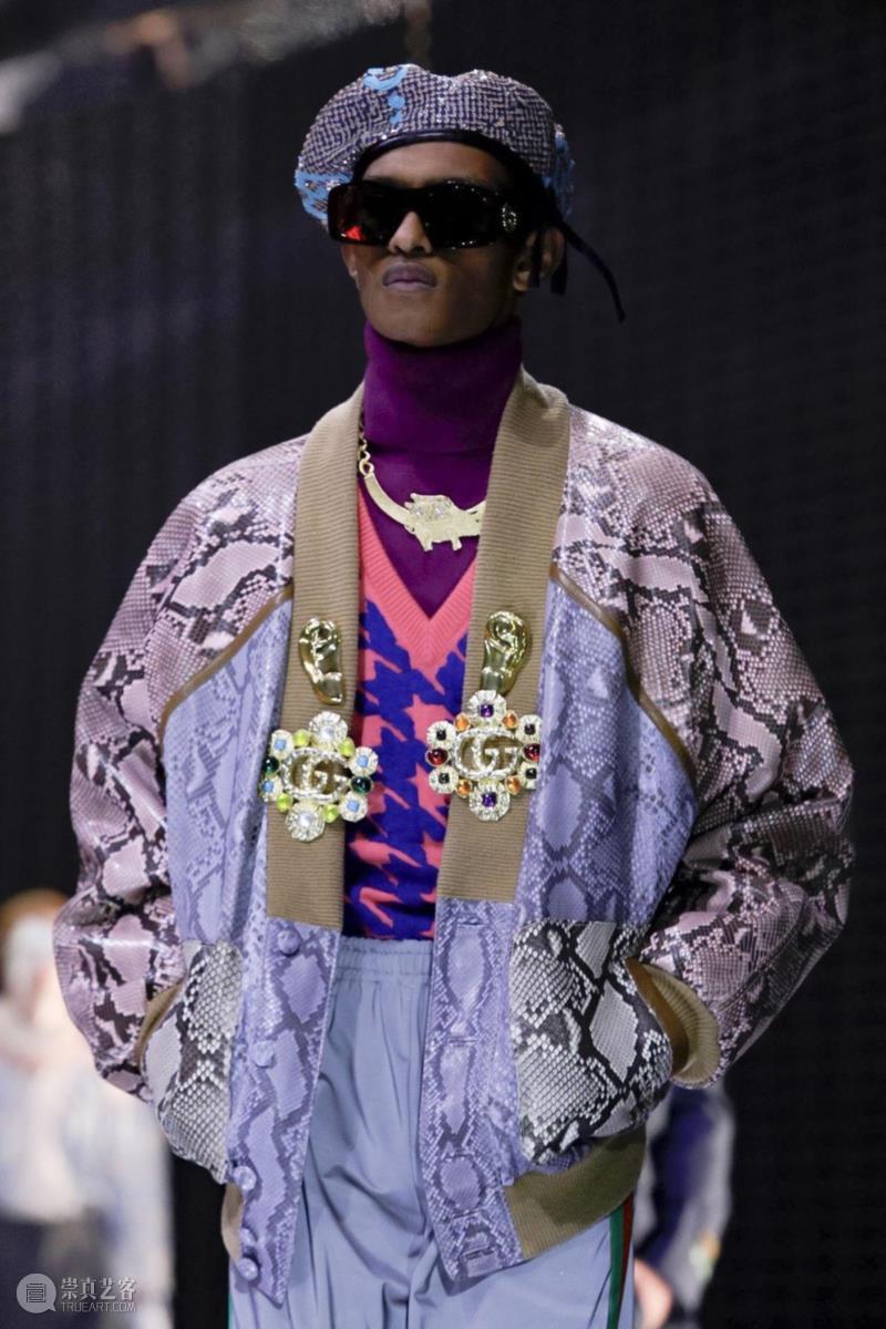 在经历了地狱、洪水、新生之后,Gucci的秀场上开始创世纪了。,Gucci,秀场,新生,地狱,洪水,面具,Hermaphrodite,Michele,希腊,秋冬