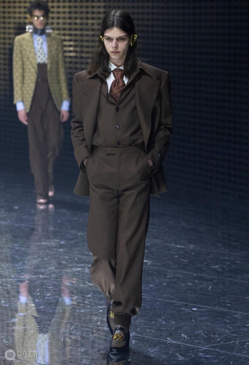 在经历了地狱、洪水、新生之后,Gucci的秀场上开始创世纪了。,Gucci,秀场,新生,地狱,洪水,面具,Hermaphrodite,Michele,希腊,秋冬