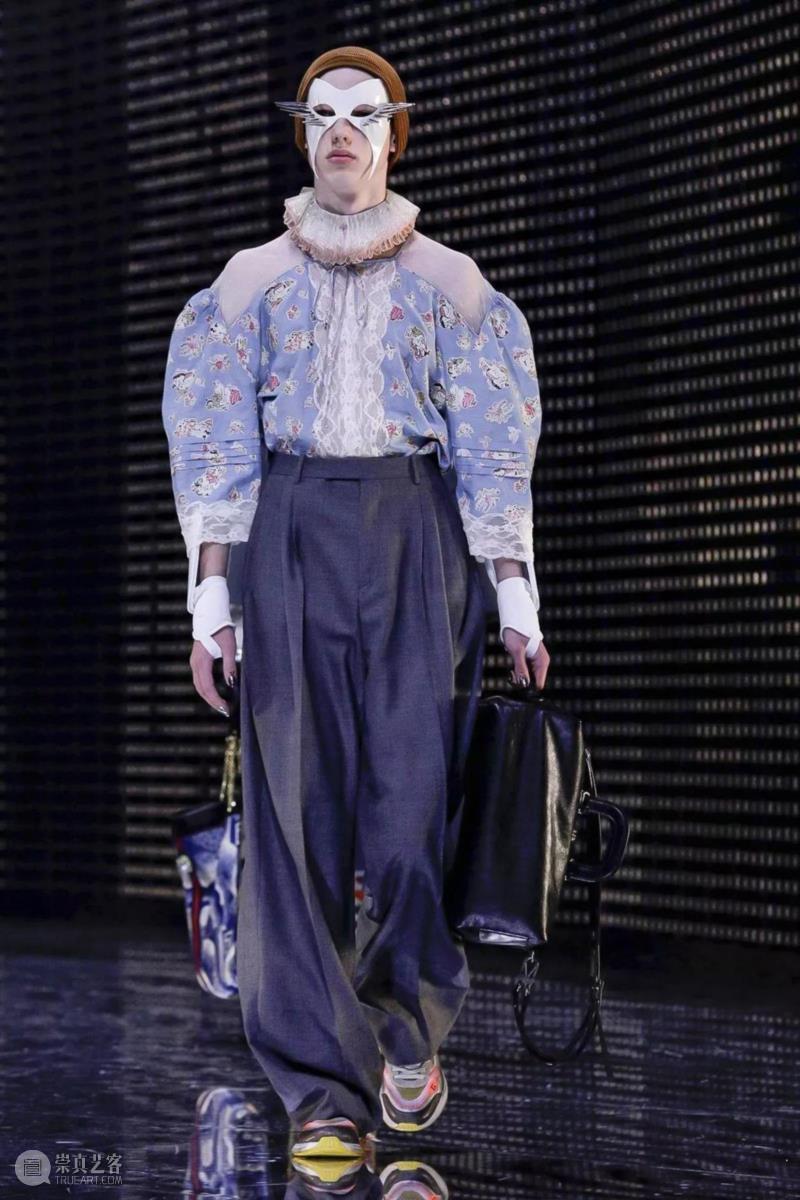 在经历了地狱、洪水、新生之后,Gucci的秀场上开始创世纪了。,Gucci,秀场,新生,地狱,洪水,面具,Hermaphrodite,Michele,希腊,秋冬