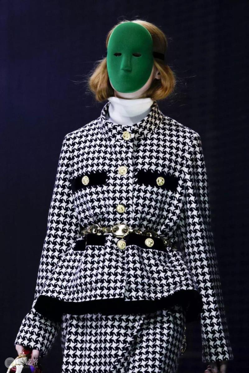 在经历了地狱、洪水、新生之后,Gucci的秀场上开始创世纪了。,Gucci,秀场,新生,地狱,洪水,面具,Hermaphrodite,Michele,希腊,秋冬