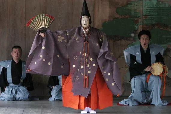 在经历了地狱、洪水、新生之后,Gucci的秀场上开始创世纪了。,Gucci,秀场,新生,地狱,洪水,面具,Hermaphrodite,Michele,希腊,秋冬