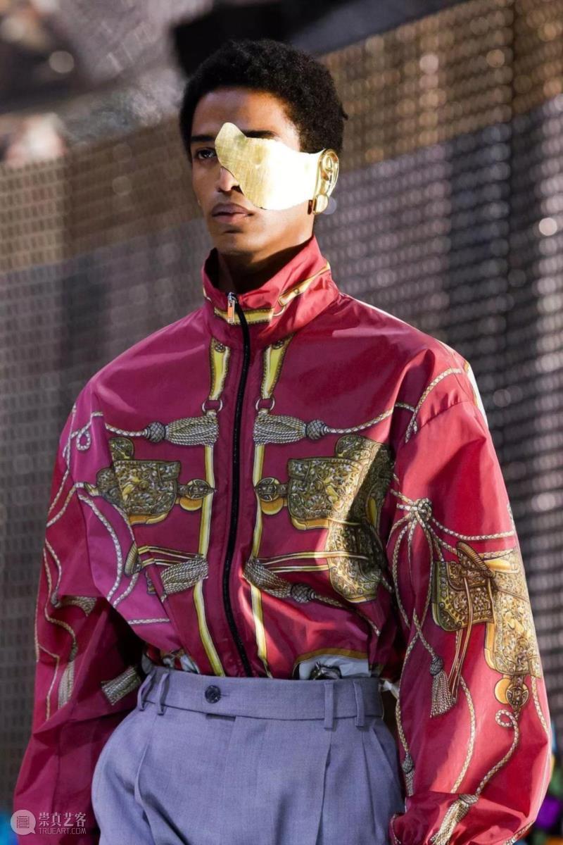 在经历了地狱、洪水、新生之后,Gucci的秀场上开始创世纪了。,Gucci,秀场,新生,地狱,洪水,面具,Hermaphrodite,Michele,希腊,秋冬