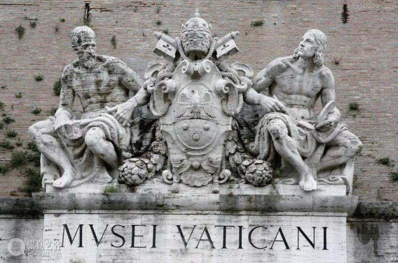 △ 梵蒂冈博物馆入口浮雕：米开朗琪罗（左侧手持凿子者）和拉斐尔，他们共同成就了梵蒂冈博物馆的镇馆之宝,Vision书摘 | 创世：梵蒂冈博物馆全品珍藏,梵蒂冈博物馆,全品,Vision,书摘,梵蒂冈,拉斐尔,升级版,教皇,西斯廷礼拜堂,乔托