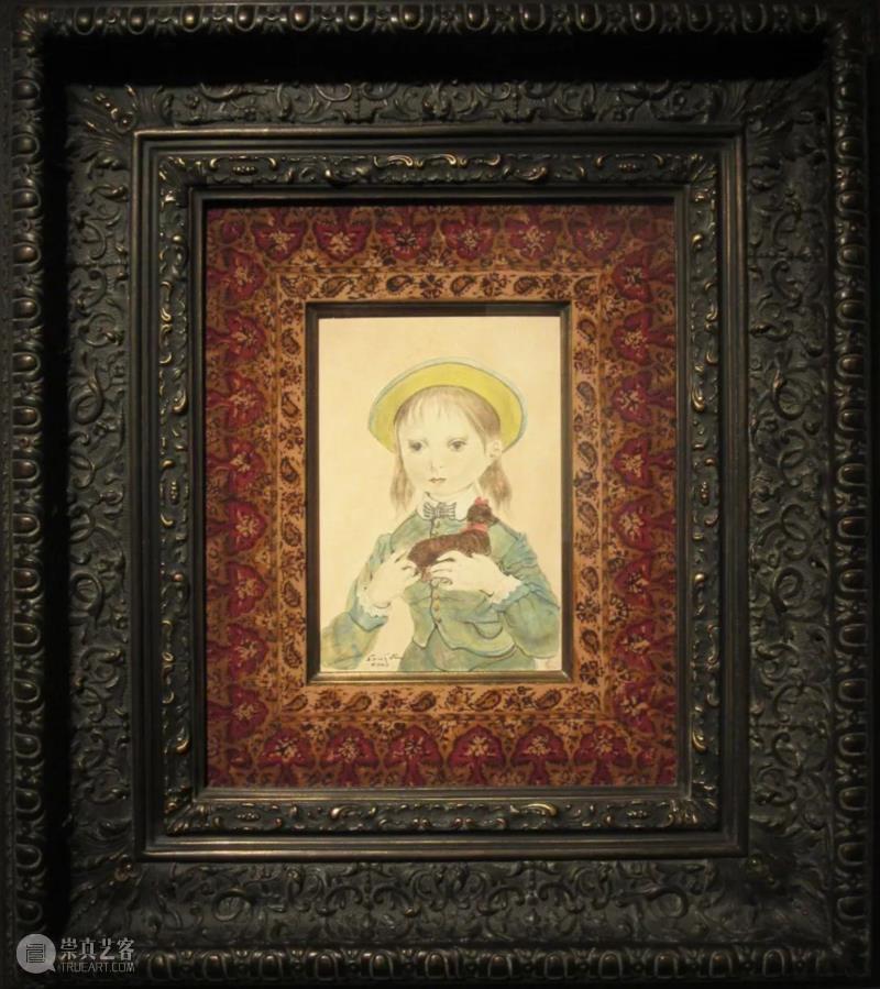 藤田嗣治的很多幅小女孩的肖像，都基于同一个模特。他终身无子嗣，画小女孩，尽得其天真纯洁，但冒天下之大