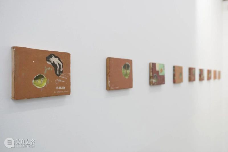 弗朗西斯·埃利斯,《睡眠时间》,2018年,展览现场,上海外滩美术馆,展评 | 缪子衿:此消彼长,展评,缪子衿,弗朗西斯,埃利斯,龙卷风,上海外滩美术馆,录像,美术馆,绘画,RAM