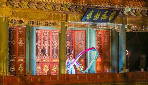 划重点！故宫上元之夜，紫禁城里亮起“保国利民”,故宫,紫禁城,视频,戏曲,畅音阁,太和门,元宵夜,保国,宫门,高亮度投影