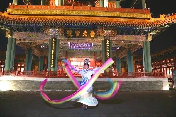 划重点！故宫上元之夜，紫禁城里亮起“保国利民”,故宫,紫禁城,视频,戏曲,畅音阁,太和门,元宵夜,保国,宫门,高亮度投影