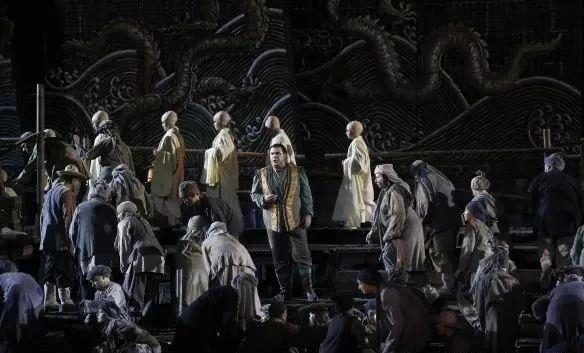 舞台丨《图兰朵》:极尽奢华的舞美场景,舞台,图兰朵,舞美,版本,普契尼,爱情故事,卫荣,维罗纳竞技场,全场,上方