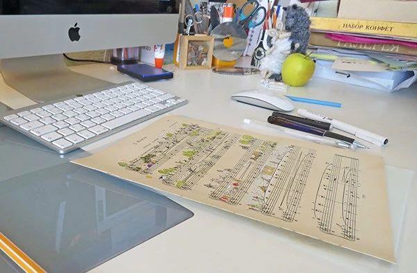 绘画丨五线谱上的欢乐故事,五线谱,绘画,乐章,卫荣,音符,Erlich,版式,上方,右上,Lena