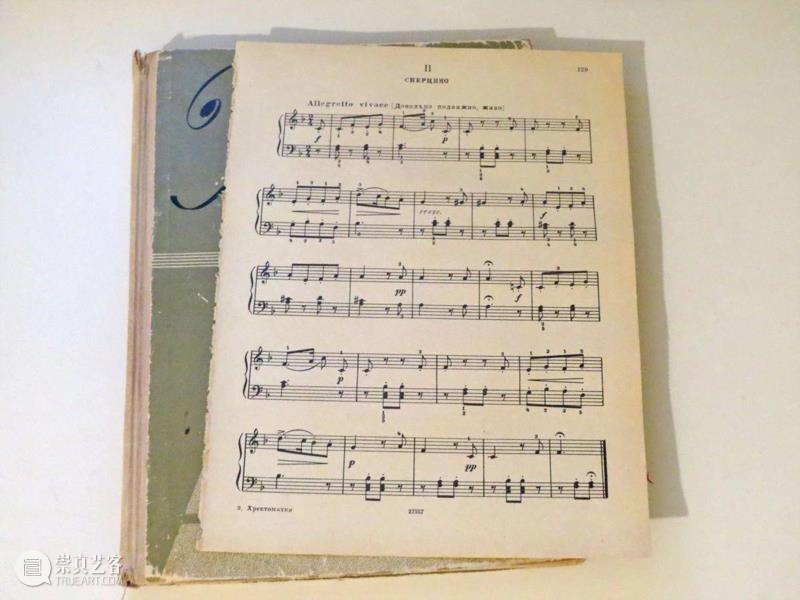 绘画丨五线谱上的欢乐故事,五线谱,绘画,乐章,卫荣,音符,Erlich,版式,上方,右上,Lena