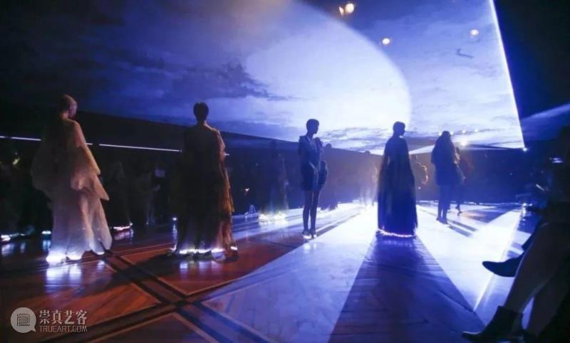 看荷兰鬼才设计师如何在秀场呈现“灵魂转移”,设计师,荷兰,鬼才,秀场,Herpen,时装,品牌,大秀,Souls,衣服