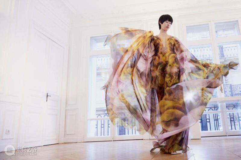 看荷兰鬼才设计师如何在秀场呈现“灵魂转移”,设计师,荷兰,鬼才,秀场,Herpen,时装,品牌,大秀,Souls,衣服