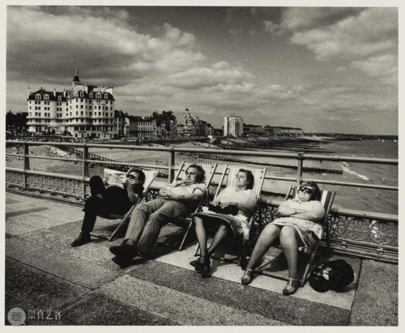 ▲ 唐·麦克库林,《南海岸海滨码头,伊斯特本,英国》,拍摄于1970年代,?唐·麦克库林,伦敦泰特现代美术馆:英国传奇摄影师唐·麦克库林的全面回顾展,英国,泰特现代美术馆,伦敦,摄影师,回顾展,唐·麦克库林,麦克库林,泰特,房间,苏格兰国立美术馆