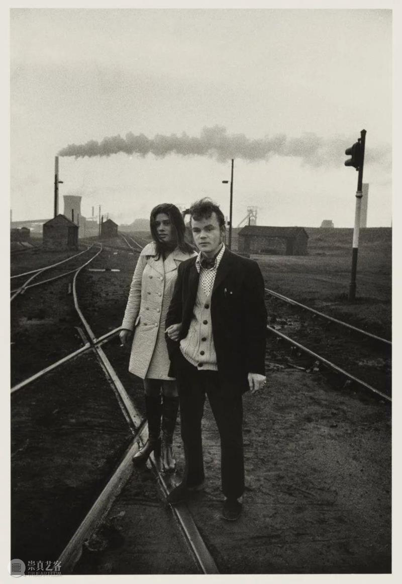 ▲ 唐·麦克库林,《康塞特,达勒姆郡》,拍摄于1974,?唐·麦克库林,伦敦泰特现代美术馆:英国传奇摄影师唐·麦克库林的全面回顾展,英国,泰特现代美术馆,伦敦,摄影师,回顾展,唐·麦克库林,麦克库林,泰特,房间,苏格兰国立美术馆