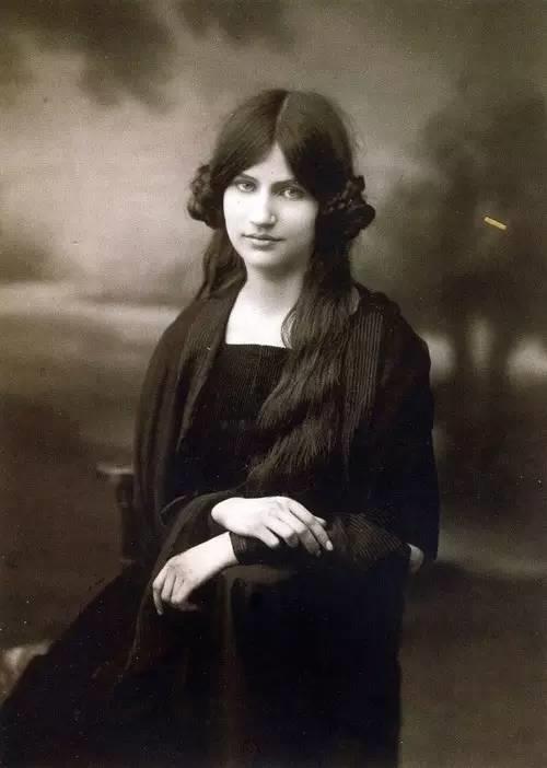 Jeanne Hebuterne,一只眼睛看世界的天才艺术家,天才,莫迪里阿尼,意大利,巴黎,珍妮,阿赫玛托娃,裸女,莫迪,莫迪格利阿尼,毕加索