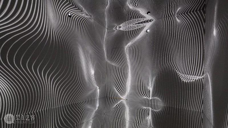 Refik Anadol,Infinity Room,空间丨无限镜像 叠影重生,镜像,叠影,建筑,物理,新媒体,实体,周围,Anadol,音频,体验感