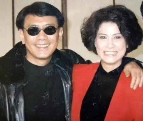 ▲罗文甄妮,专辑 ▎她曾与邓丽君齐名，唱了一辈子，爱了一辈子,专辑,邓丽君,甄妮,罗文,演唱会,傅声,香港,主题曲,英雄,婚姻