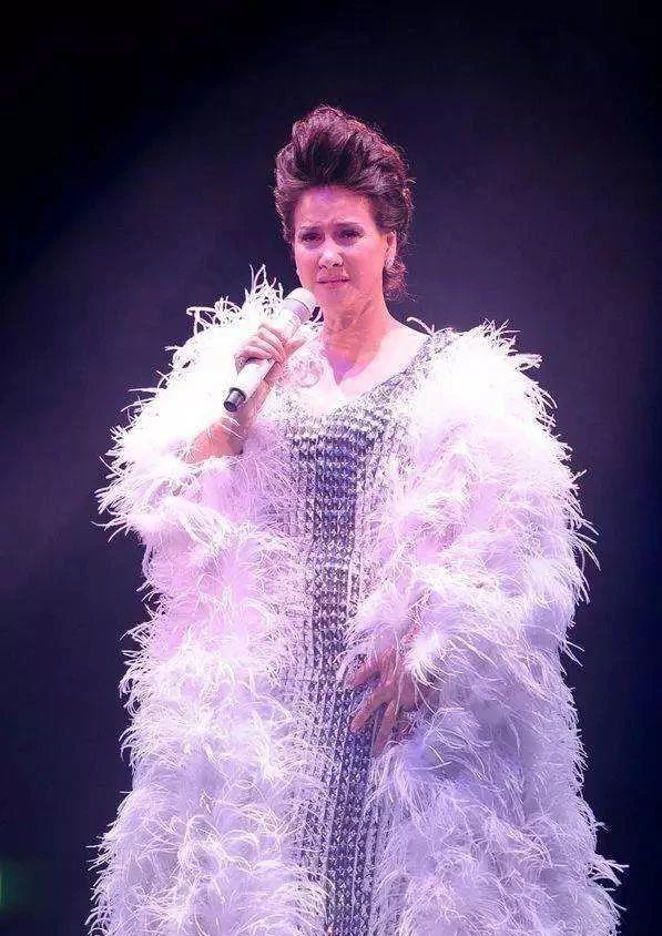 专辑 ▎她曾与邓丽君齐名，唱了一辈子，爱了一辈子,专辑,邓丽君,甄妮,罗文,演唱会,傅声,香港,主题曲,英雄,婚姻