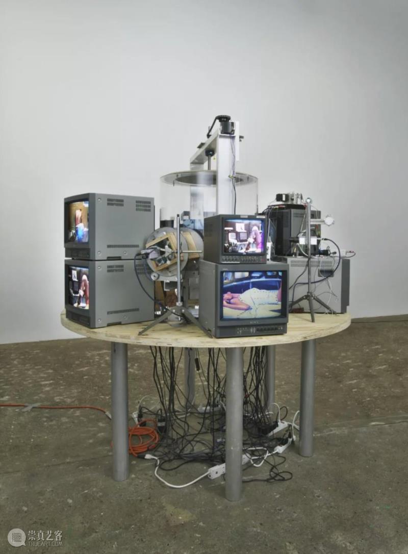Jon Kessler《吉赛尔与影像监狱》（2004，动力装置、影像）,上海1月 | 7个不可错过新媒体艺术展,新媒体,艺术展,影像,装置,简介,宇宙,媒体,昊美术馆,科技,青年