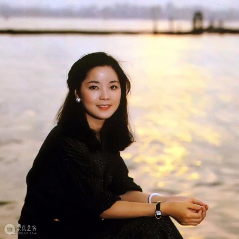 这位小学老师，竟靠兼职捧红张国荣、成就陈百强，霸占了数代人的记忆,陈百强,张国荣,小学,记忆,郑国江,歌曲,香港,黄霑,电影,歌词