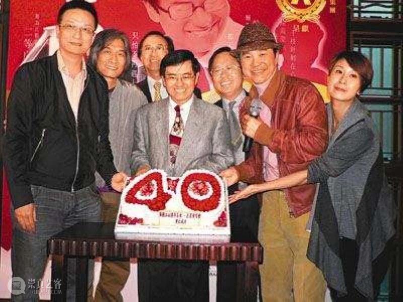 这位小学老师，竟靠兼职捧红张国荣、成就陈百强，霸占了数代人的记忆,陈百强,张国荣,小学,记忆,郑国江,歌曲,香港,黄霑,电影,歌词